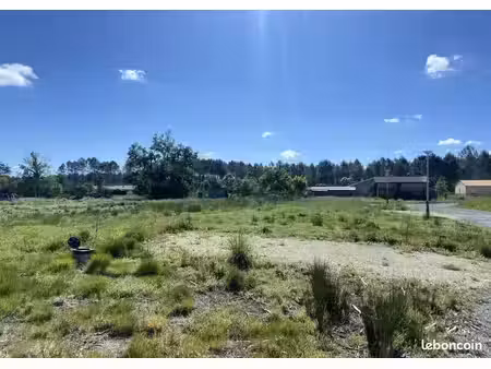 terrain à bâtir de 650 m² à le porge (33)