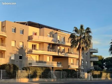 t2 avec parking & terrasse proche mer