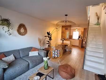maison t3 en duplex rénovée – terrasse 20 m² – 2 stationnements – tram a à 3 min