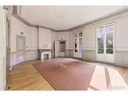 appartement 6 pièces 392 m²