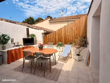 maison de village avec terrasse tropezienne