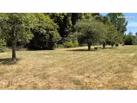 terrain 1 010 m² manthelan