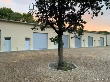 dépôt + bureaux 160 m2 castanet