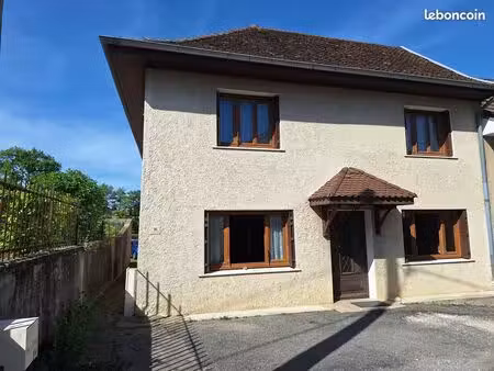 la batie montgascon (38110)  maison avec terrain en centre village