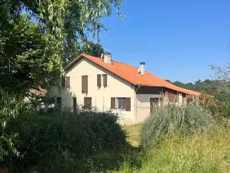 maison de campagne 288000 avec étang +8 hectares