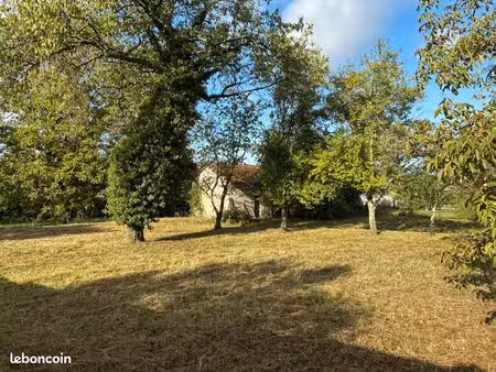 belle parcelle constructible de 1300 m2 environ à foucherans
