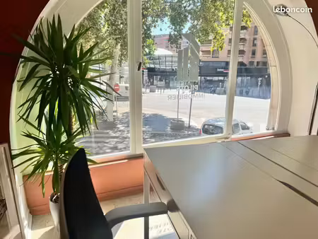 dans coworking bureau indépendant 4 places