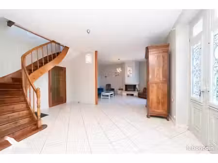 maison 5 pièces 182 m²