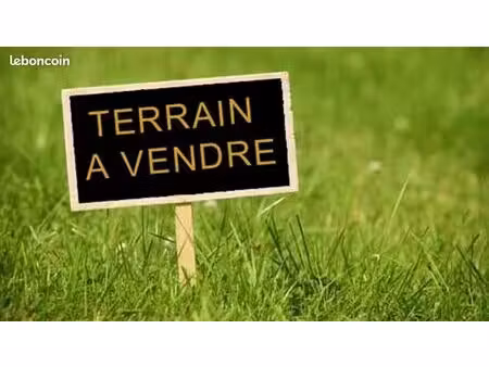 terrain 379 m² luynes