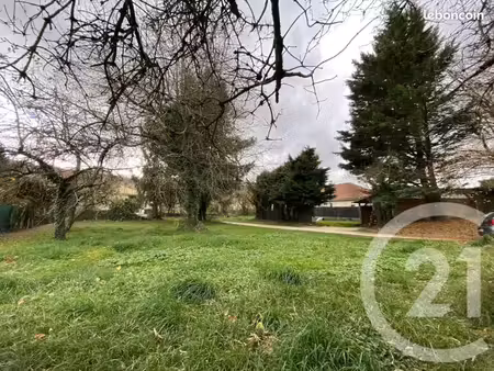 terrain 1 010 m² montferrat