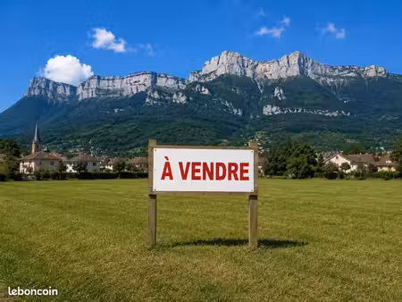 terrain constructible plat et viabilisé