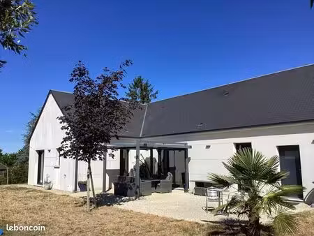 maison récente de plain-pied 130 m2 - terrain clos de 1.300 m2 - chinon