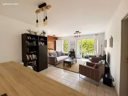 maison t3 de plain-pied avec beau jardin clos et garage - zone recherchée - calme absolu