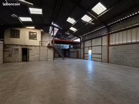 immeuble 1 400 m² cars
