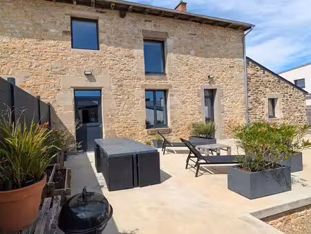 maison en pierre rénovée - 158 m² - 5 chambres - châteaubourg