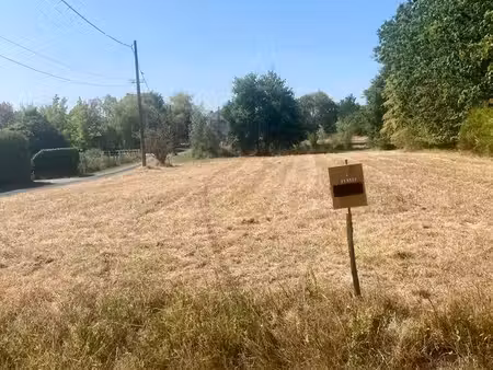 vends terrain à bâtir