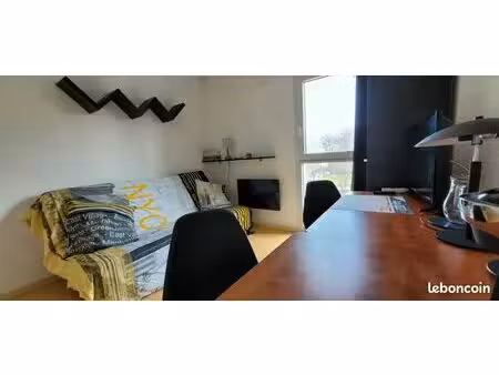particulier loue à étudiant(e) studio meublé/équipé + parking couvert situé à tours sud (s
