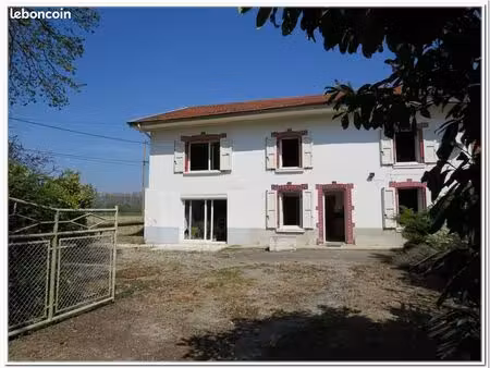 une grande maison de 220 m² de potentiel sur un grand terrain de plus de 5500 m²  fraîche
