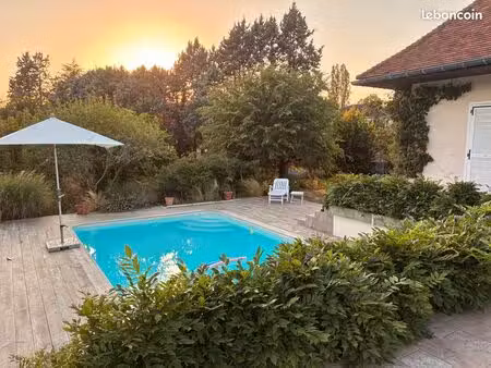 propriété de caractère de 277 m² avec parc arboré  piscine et dépendance – romorantin-lant