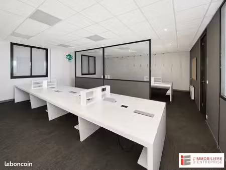 bureaux 305 m²
