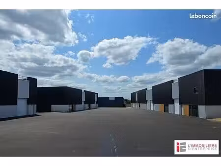 local d'activité 200 m²