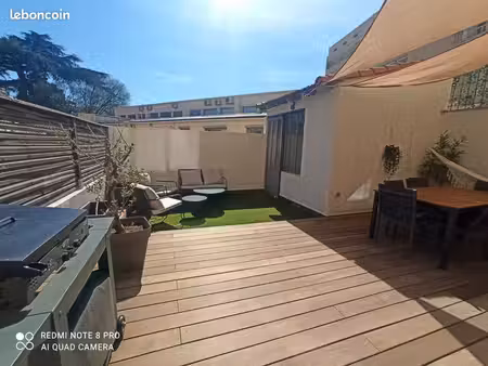 t4 + terrasse 35m2 + comédie / hall layssac / gare + garage en sus
