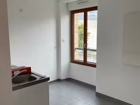 beau studio à louer centre redon