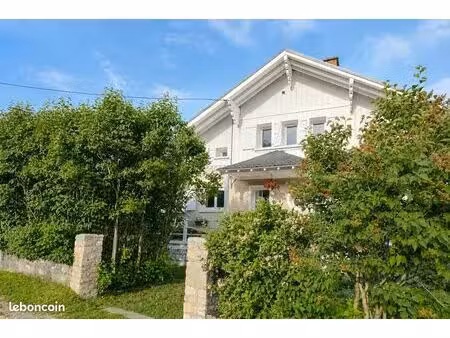 elégant chalet avec annexe