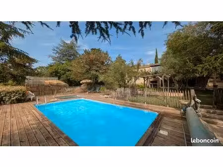 maison d’environ 220 m² avec piscine  espace spa  dépendances et vue dégagée — terrain d’e