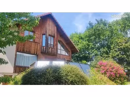 grande maison d'architecte sur les hauteurs