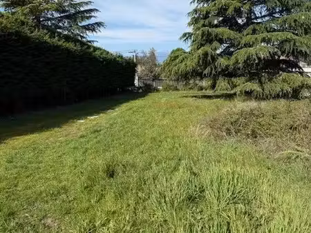 terrain à bâtir de 930 m² à saint-just-saint-rambert (42)