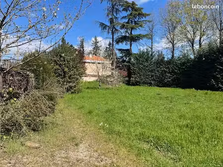 terrain à bâtir de 850 m² à veauche (42)