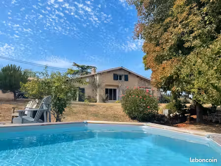 maison en pierre rénovée avec charme  vue exceptionnelle sur le vignoble de lussac st emil