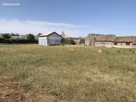 terrain 733 m² épieds-en-beauce