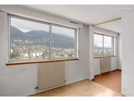à louer – t1 meublé de 28 m² avec vue dégagée sur la chartreuse - la tronche