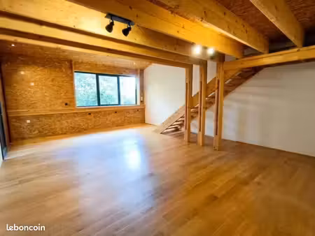 bureau 70 m²