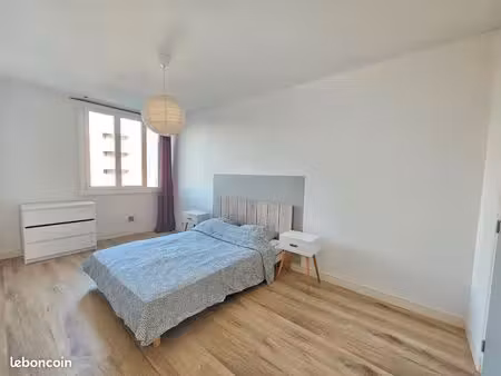 t2 meublé avec balcon et parking sécurisé