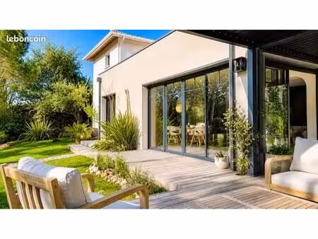 bouliac – maison d’architecte clé en main  rénovée avec élégance  piscine et jardin paysag