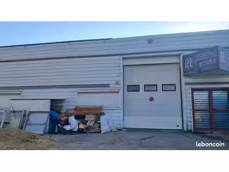 atelier entrepôt - 220m² (dont 77m² mezzanine) + grand stockage extérieur - saint andré de