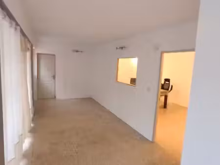 à louer – local commercial ou professionnel lumineux d’environ 65 m² – béziers centre