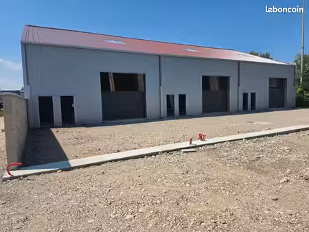 location local neuf 200m²
