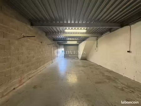 local logistique 155 m²