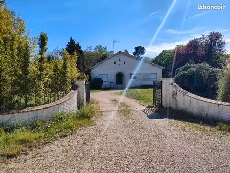 pavillon avec piscine