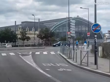 appartement meublé de 50 m2 a 200 m de la gare de bordeaux