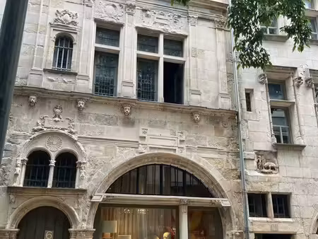 magnifique immeuble historique