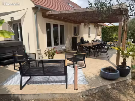 maison récente 165m² (5 chb) – 2 terrasses  piscine & boulodrome