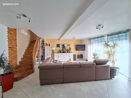 maison individuelle ancienne rénovée 122 m2   terrain 1274 m2