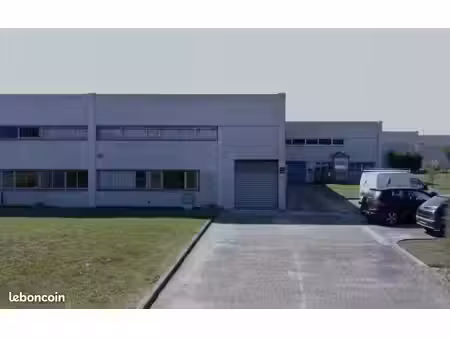 entrepôt + bureaux 185 m² – zi blanquefort – parking – rocade à 10 min