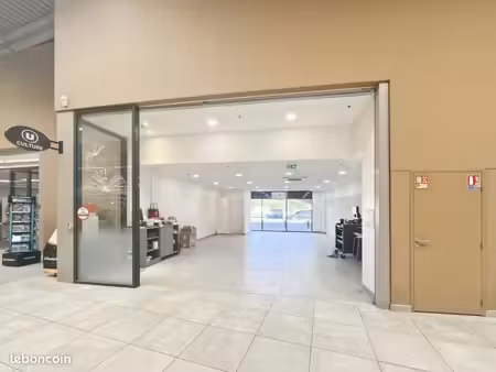 local commercial 64 m²