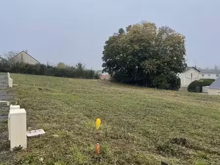 terrain à bâtir de 383 m² à lezigne (49)